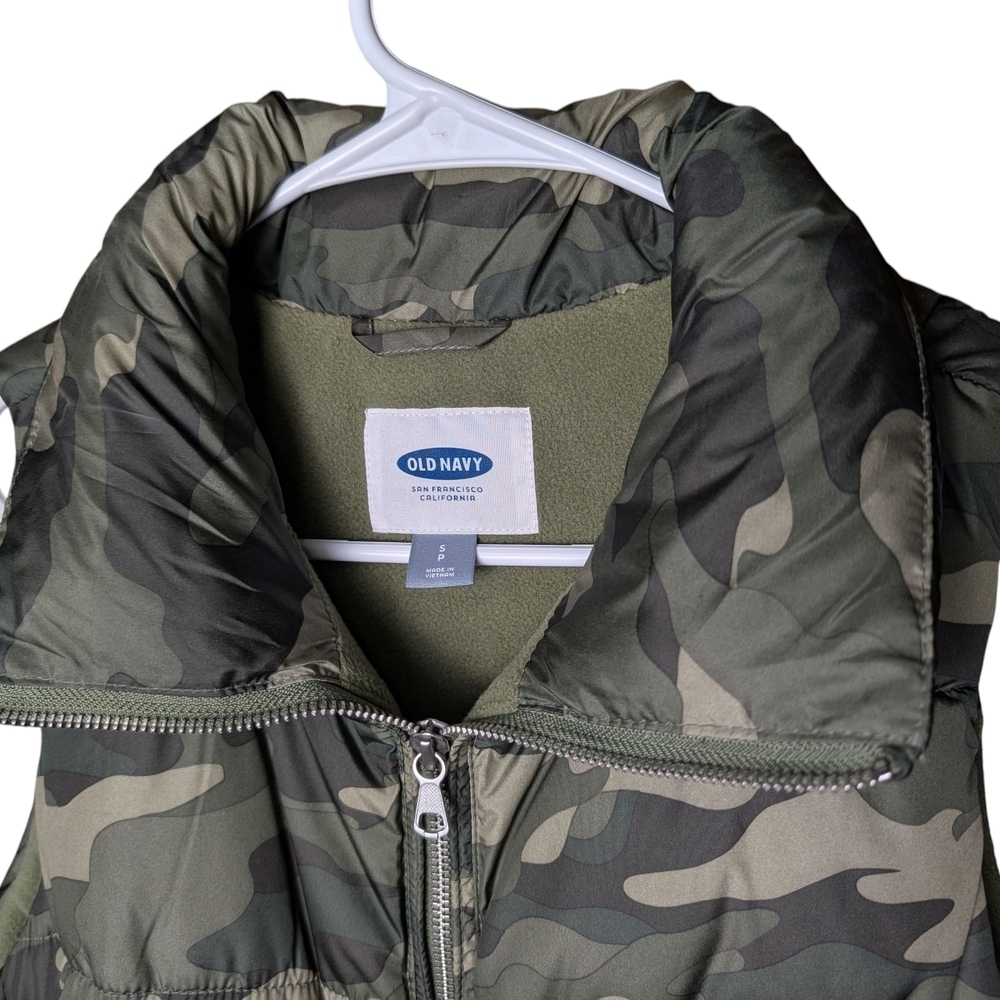 Old Navy Camouflage Puffy Puffer Vest Pockets Zipper Sleeveless Like New Size M - Picture 12 of 12